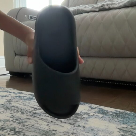 Adidas Yeezy slides size 9 main image 4
